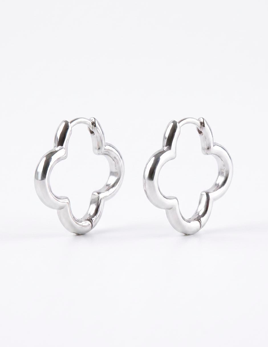 Aretes cortos de trébol con acabado lustre 1