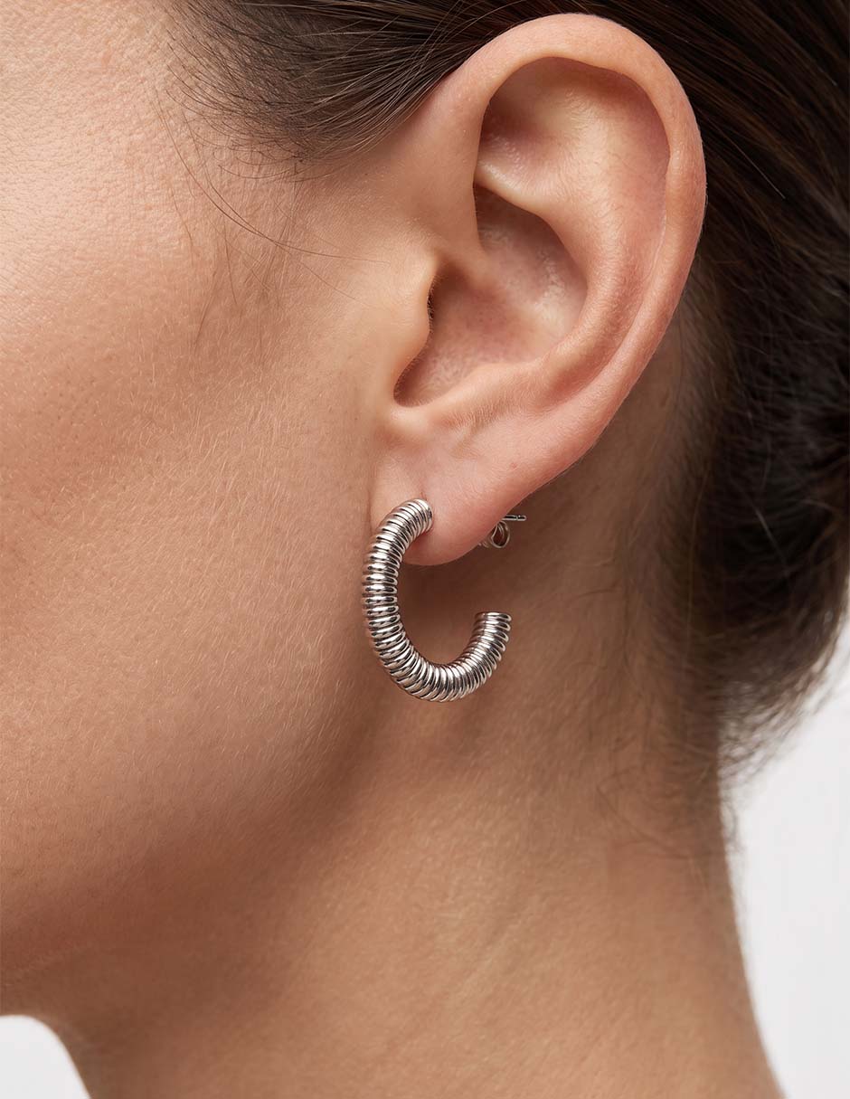 Set de aretes con acabado lustre