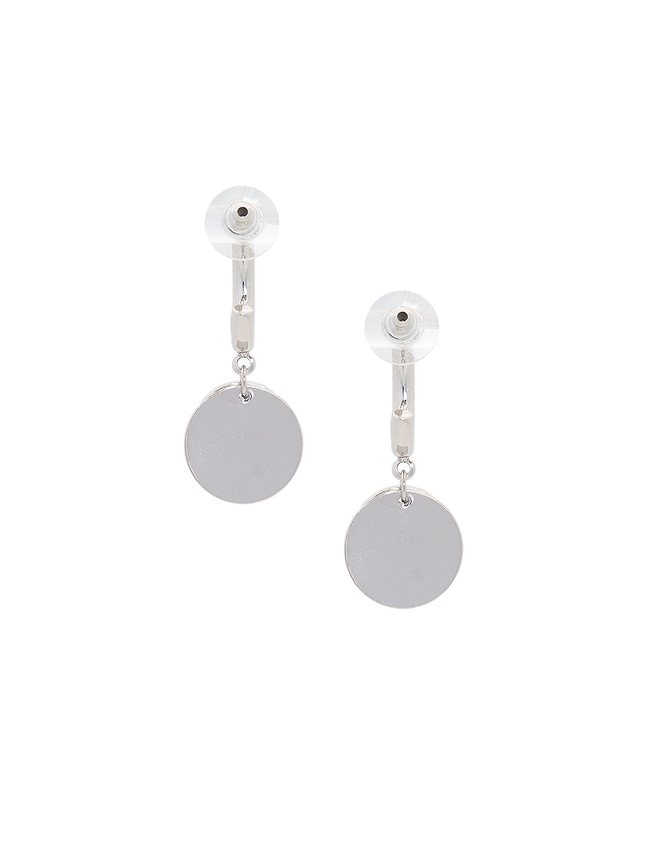 Aretes cortos de metal con acabado lustre 3