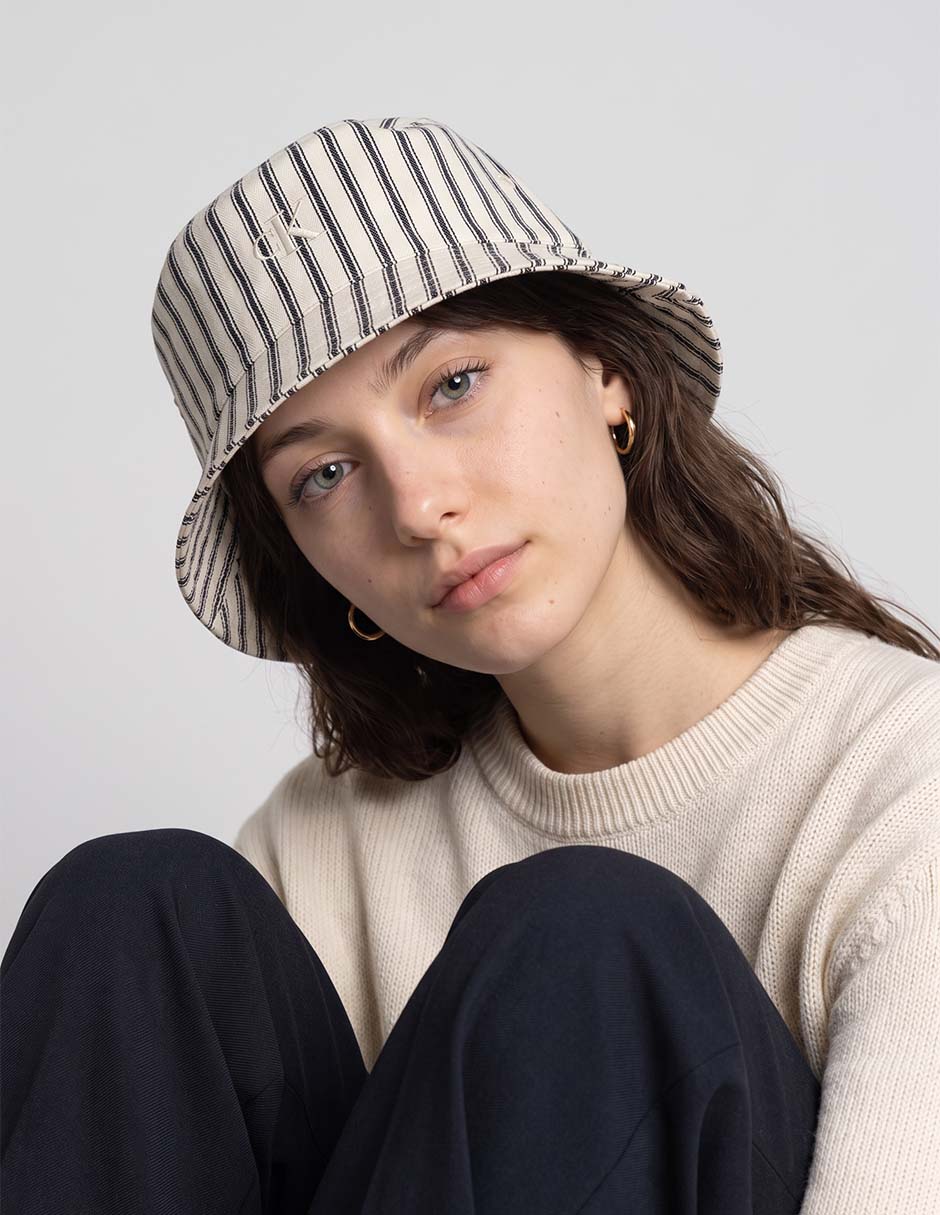Sombrero bucket calvin klein estampado a rayas