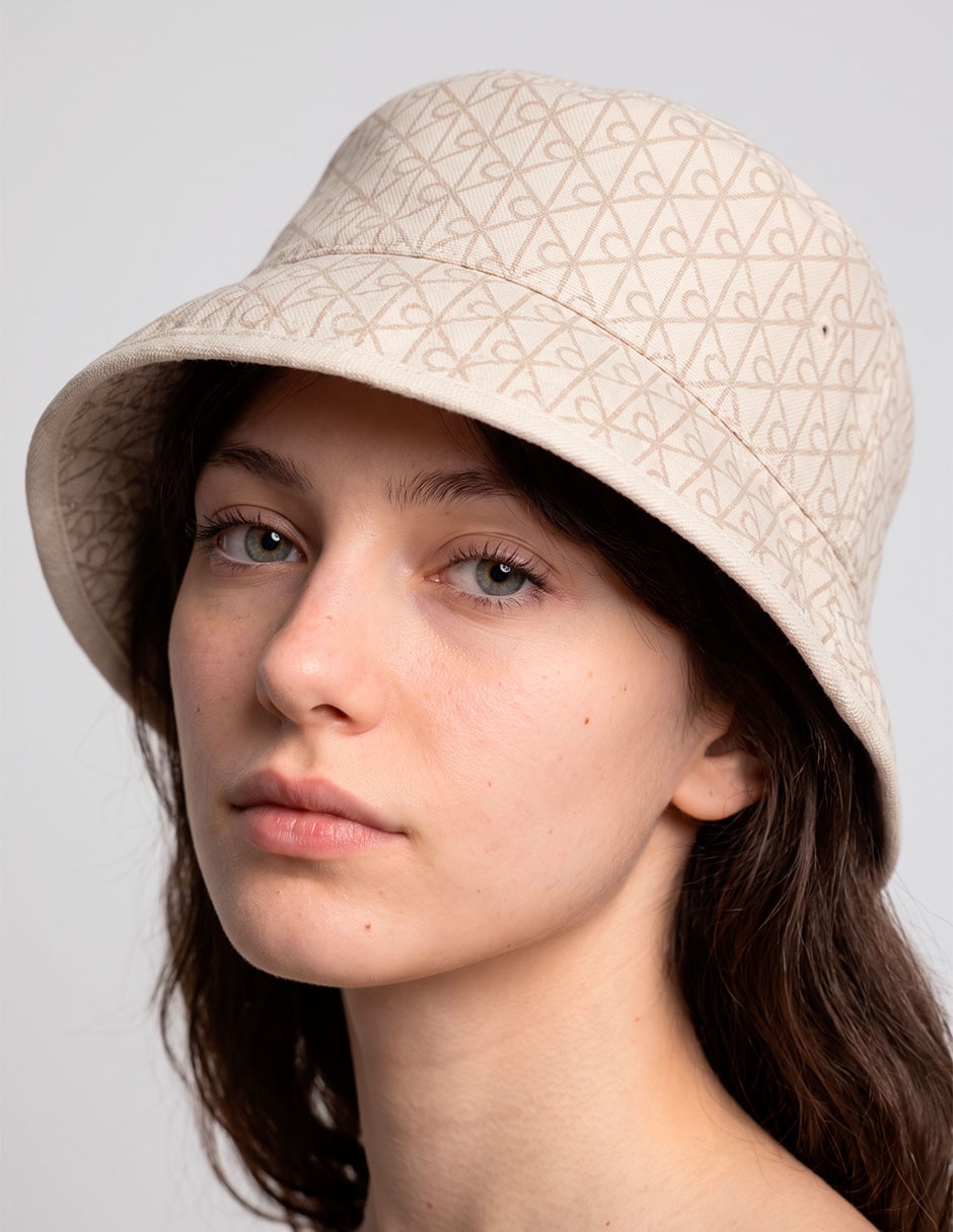 Sombrero bucket calvin klein estampado logo Sombrero bucket calvin klein estampado logo