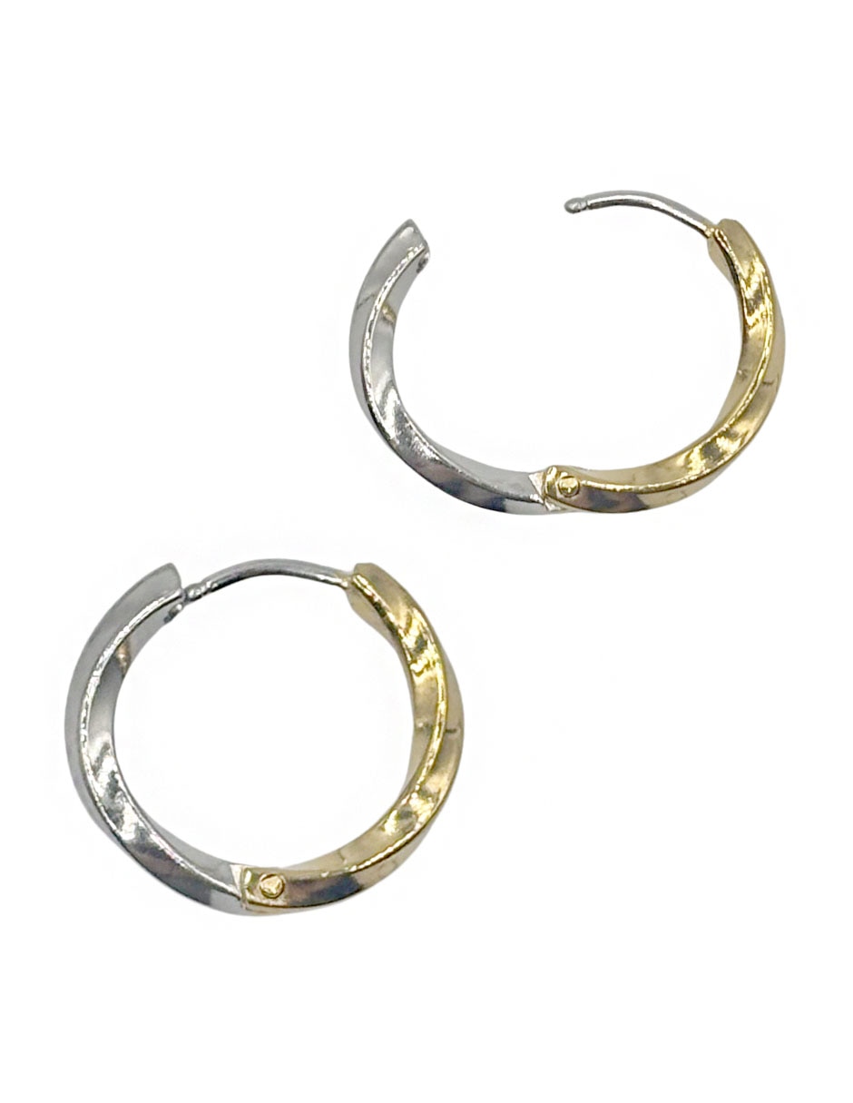 Arracadas de metal con acabado liso Arracadas de metal con acabado liso