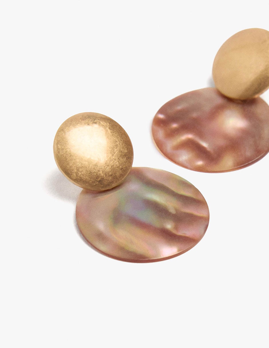 Largos de (si aplica) Irregular No aplica Golden Basics de Mezcla de materiales Sin kilataje con acabado Mate Sin gema 2