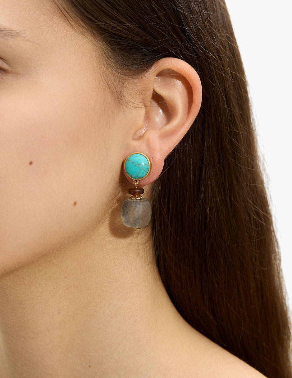 Aretes largos charmy con acabado mate 3