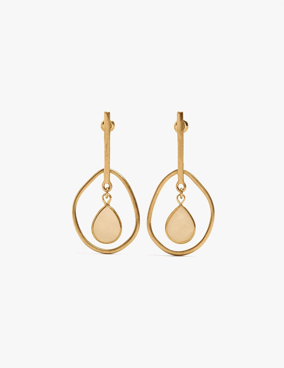 Largos de (si aplica) Irregular No aplica Golden Basics de Mezcla de materiales Sin kilataje con acabado Mate Sin gema Largos de (si aplica) Irregular No aplica Golden Basics de Mezcla de materiales Sin kilataje con acabado Mate Sin gema