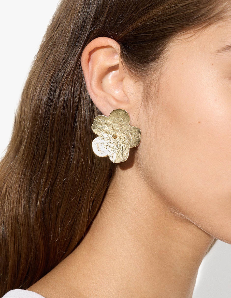 Arete Golden delicates de zinc con acabado mate 3