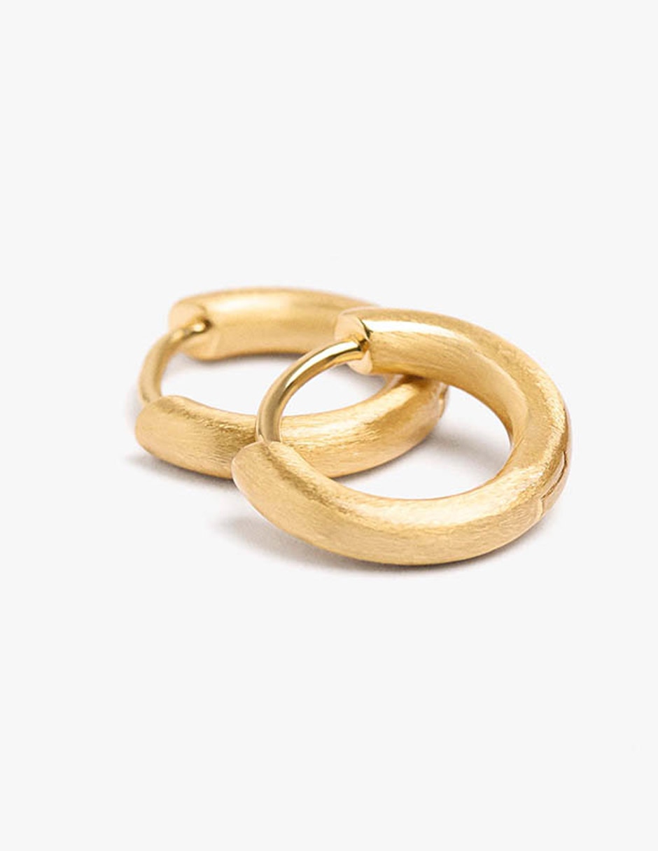 Arete Golden delicates con acabado mate 2