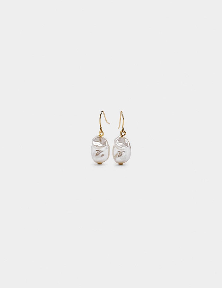 Arete Golden delicates de zinc con acabado mate Arete Golden delicates de zinc con acabado mate