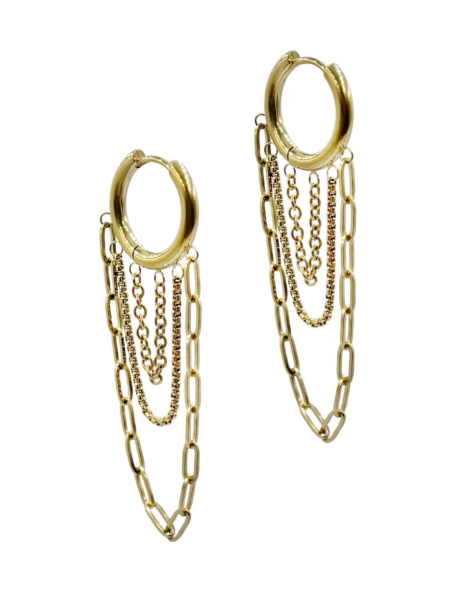 Aretes huggies con acabado brillante 1
