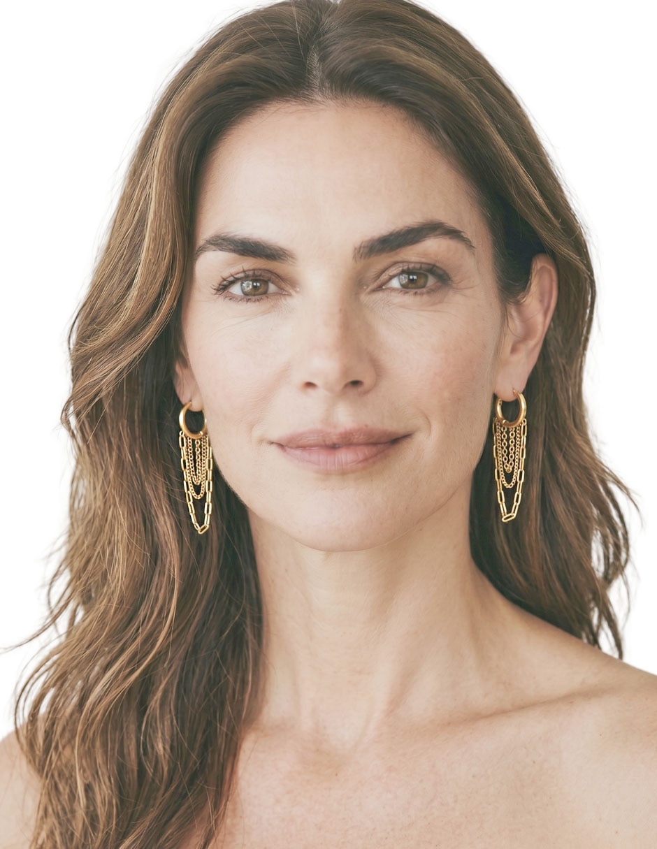 Aretes huggies con acabado brillante 3