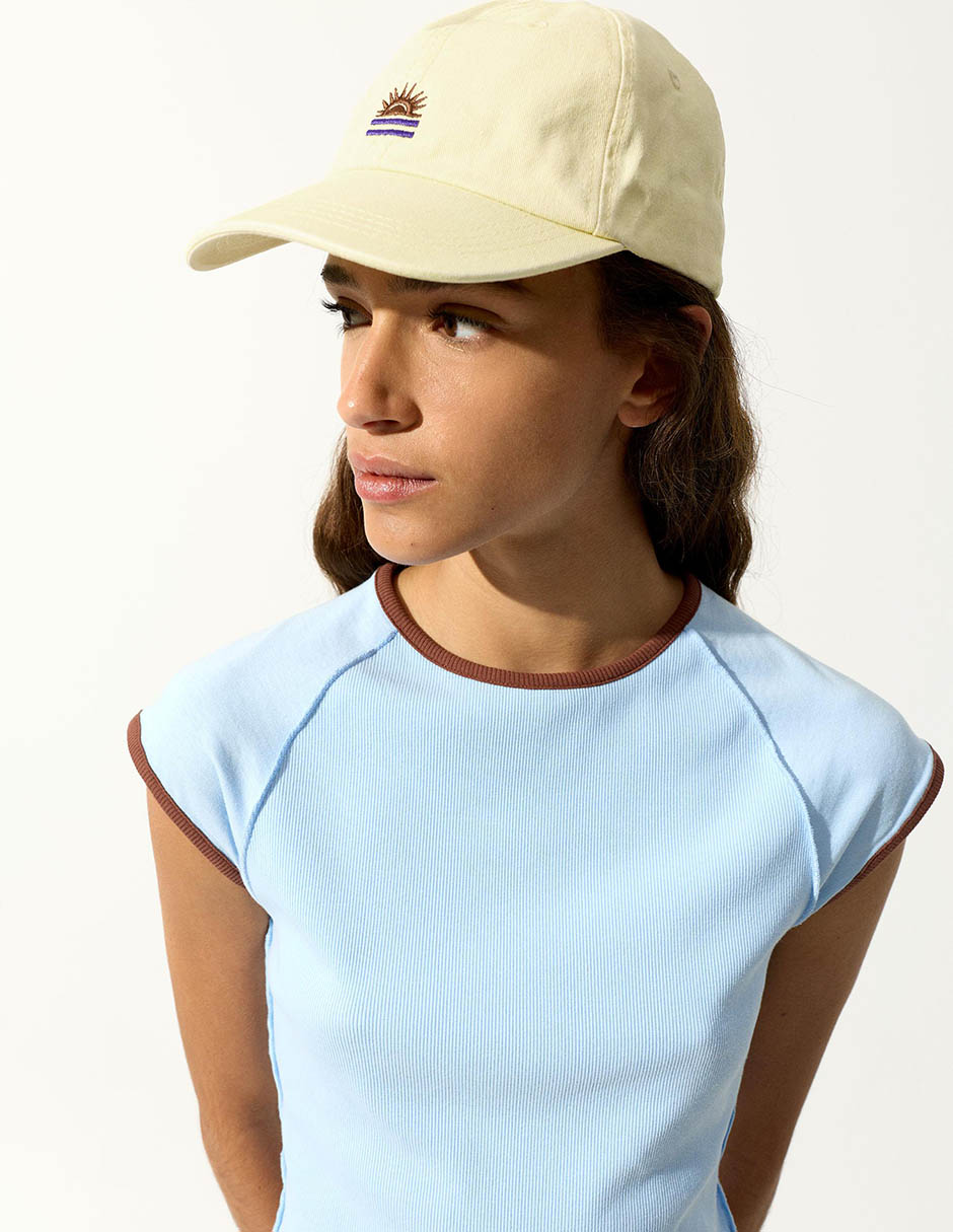 Gorra con visera curva para mujer 5