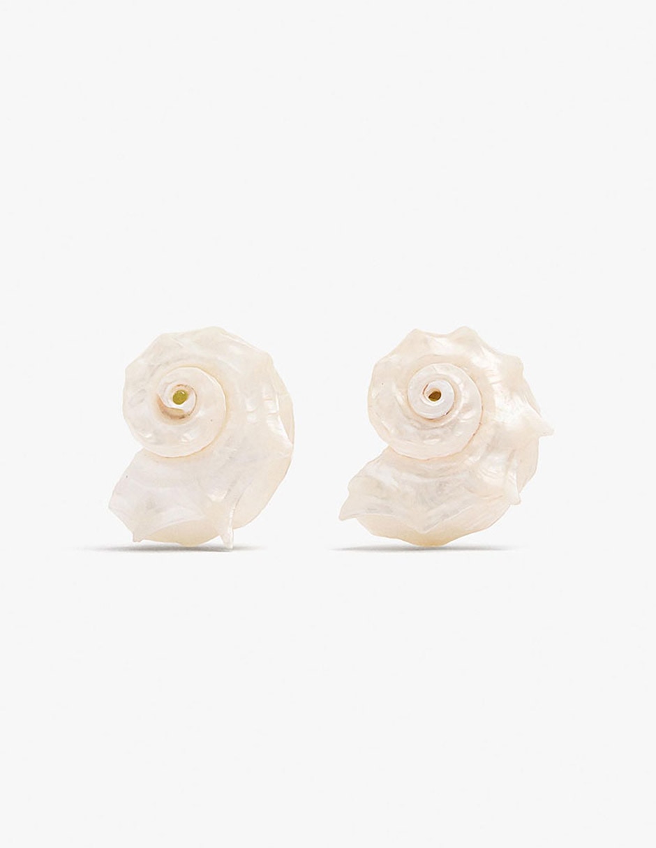 Aretes de hierro con acabado mate Aretes de hierro con acabado mate