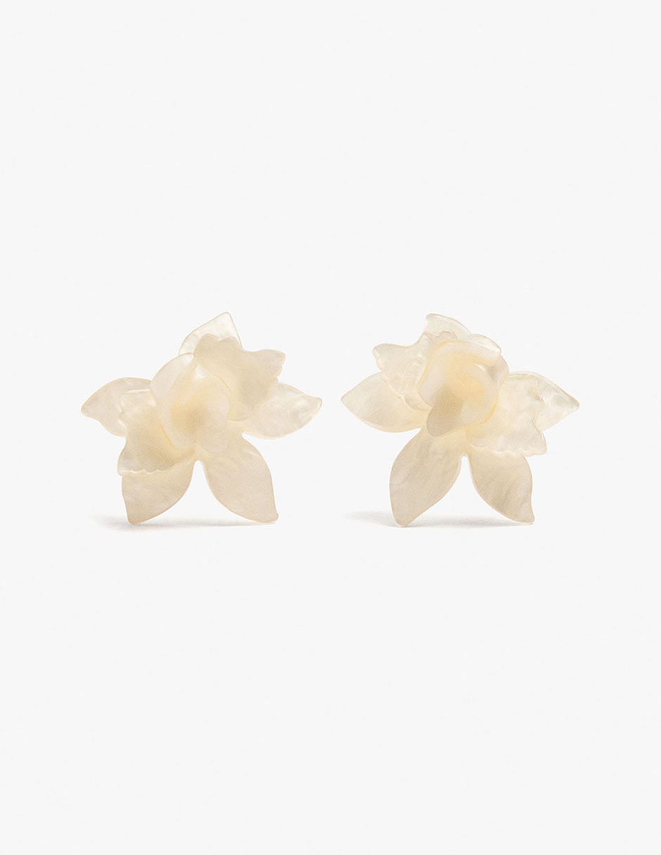 Aretes de hierro con acabado mate Aretes de hierro con acabado mate