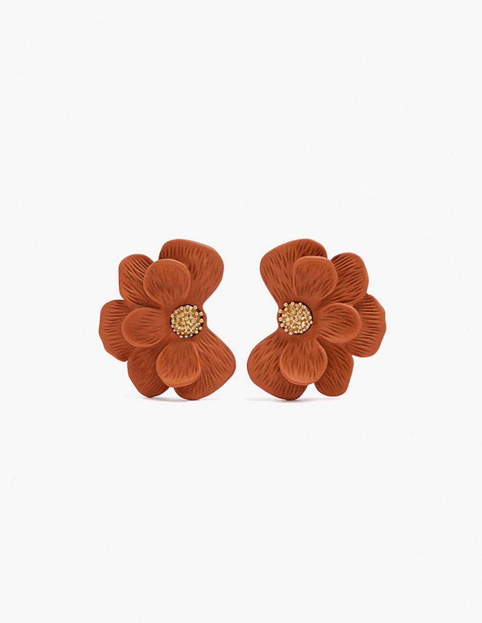 Aretes de hierro con acabado mate
