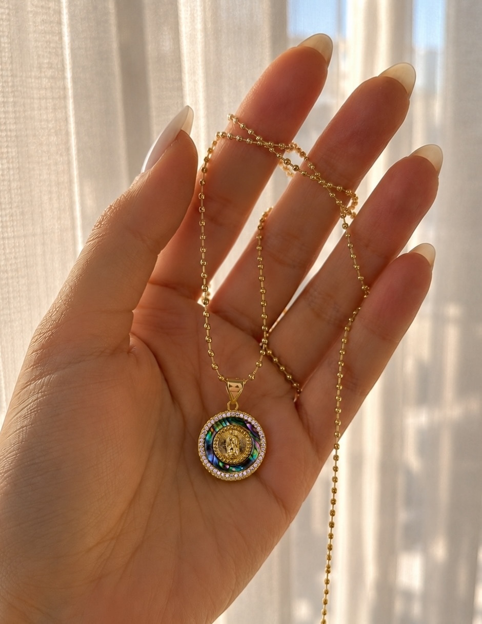 Collar con dije de virgen de guadalupe venera 8