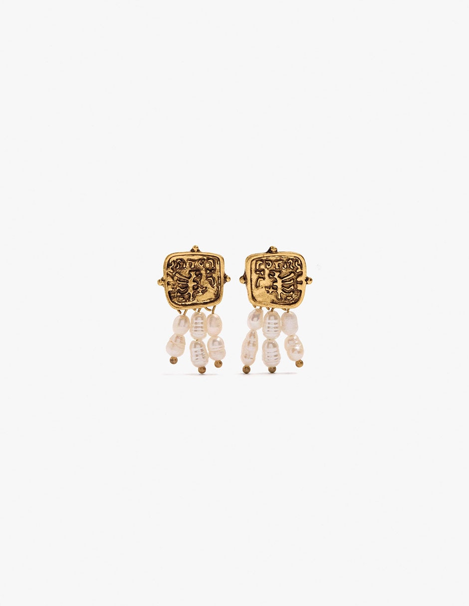 Aretes largos con acabado mate