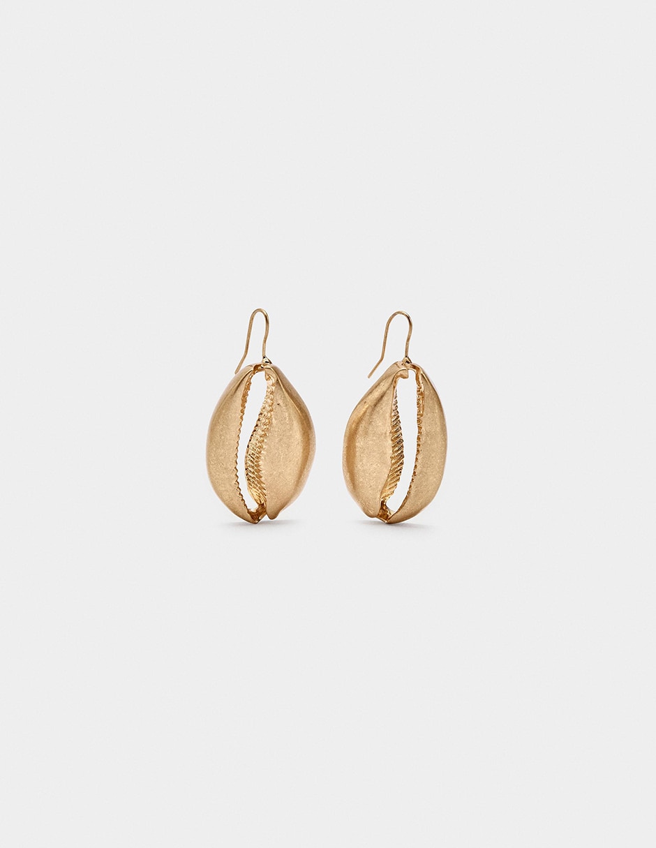 Aretes largos con acabado mate Aretes largos con acabado mate