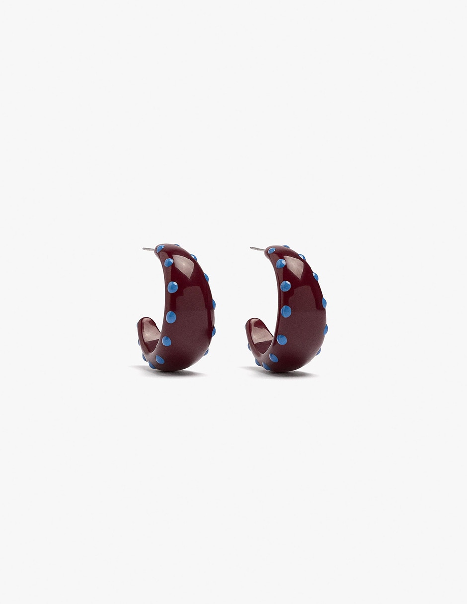 Aretes largos de resina con acabado mate Aretes largos de resina con acabado mate