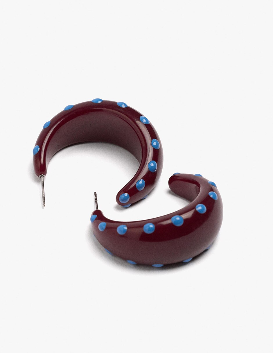 Aretes largos de resina con acabado mate 3