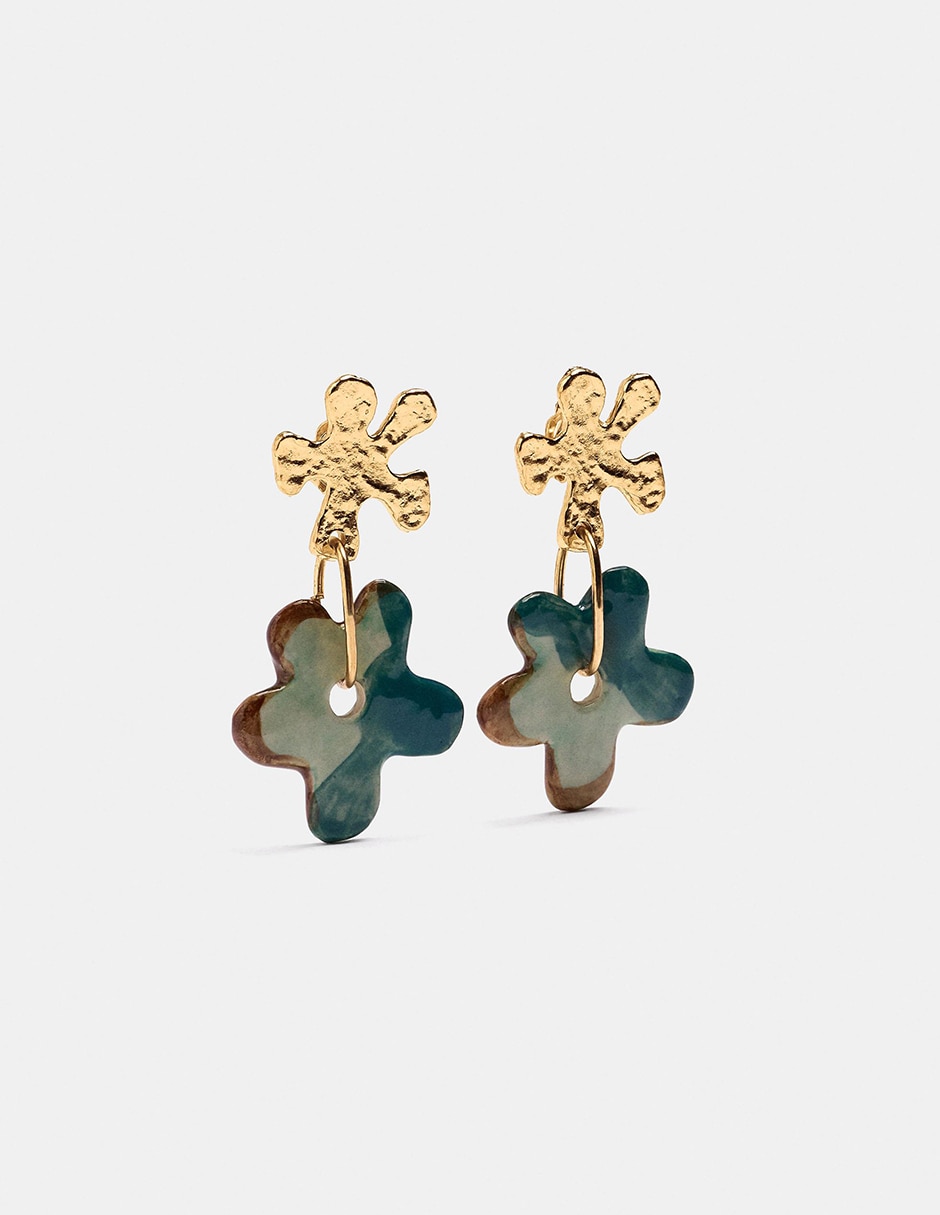 Aretes largos con acabado mate