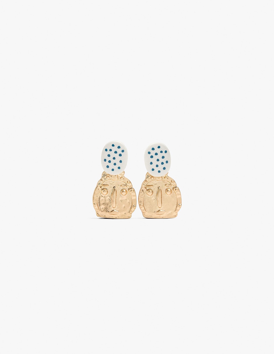 Aretes largos con acabado mate
