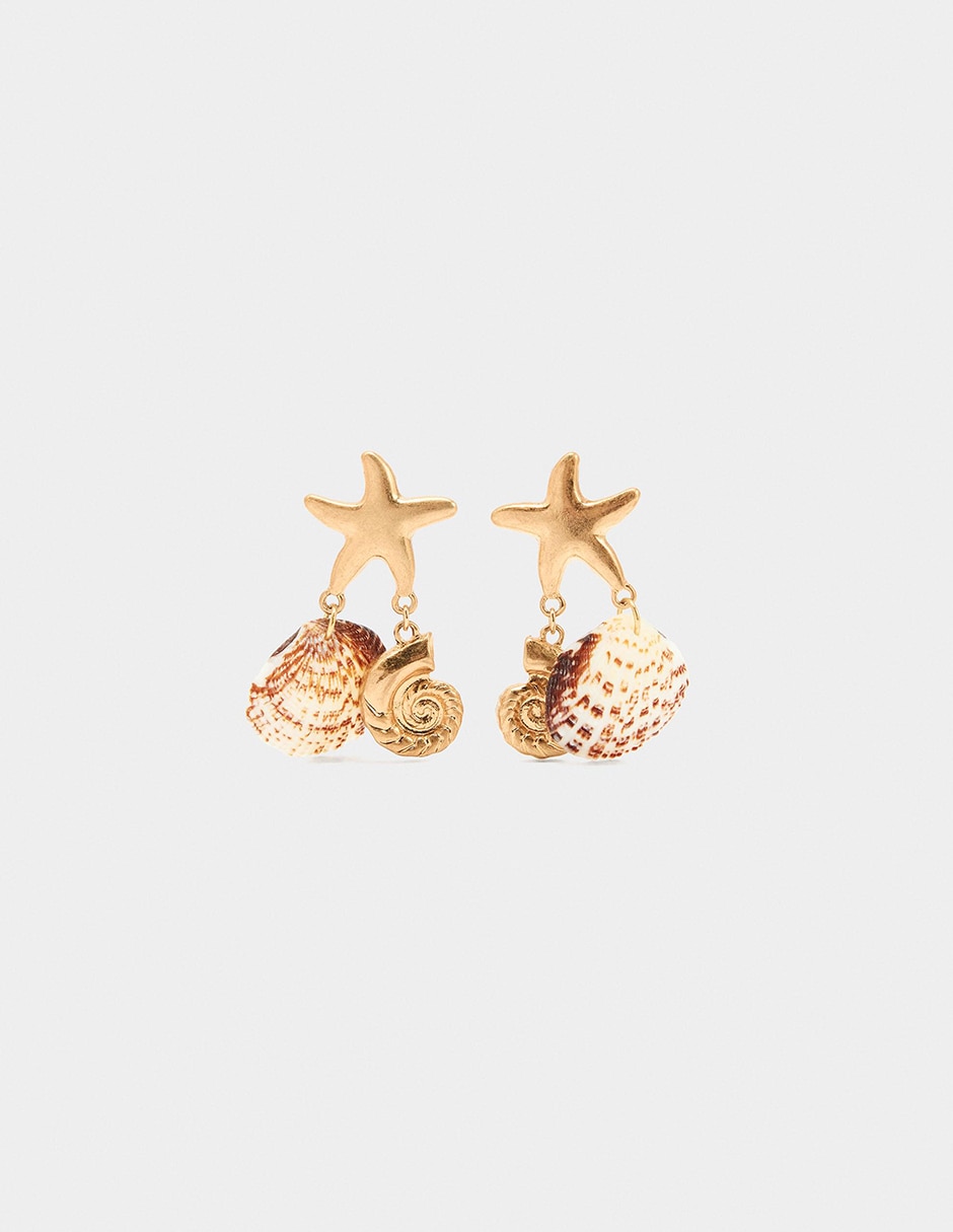Aretes largos con acabado mate Aretes largos con acabado mate