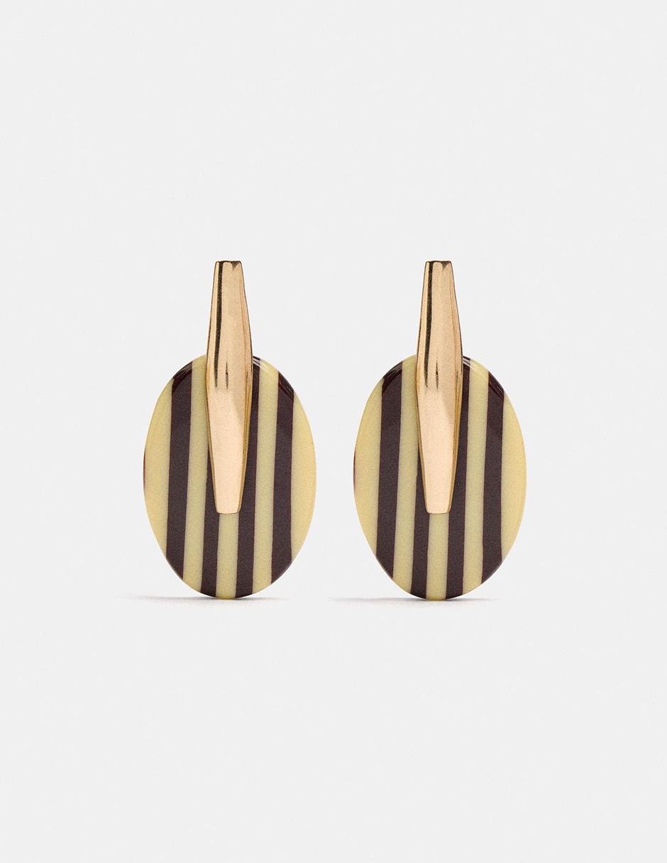 Aretes largos con acabado mate Aretes largos con acabado mate