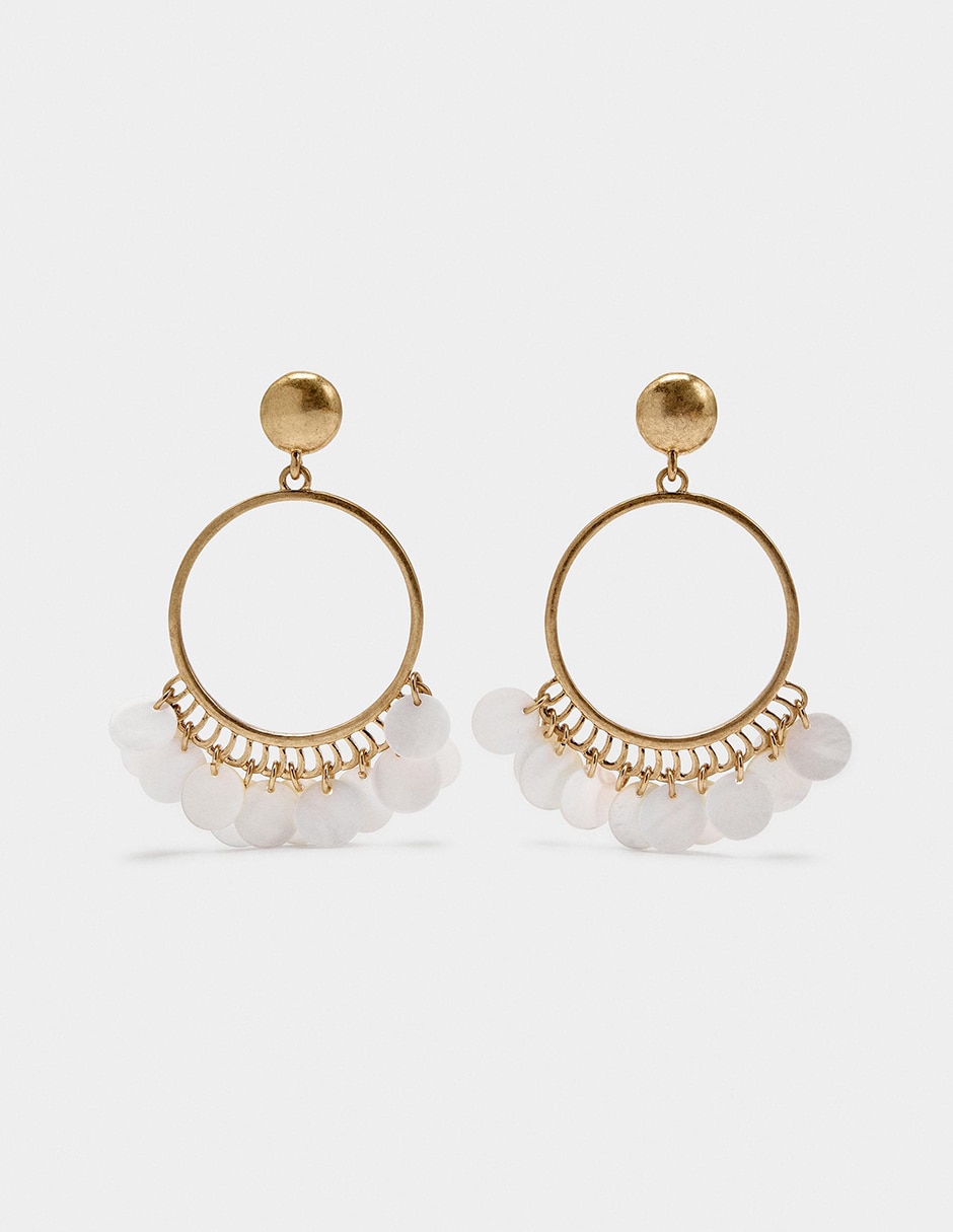 Aretes largos con acabado mate Aretes largos con acabado mate