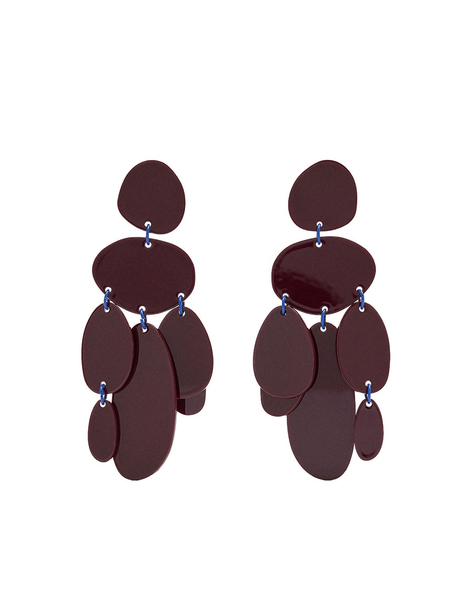 Aretes largos con acabado mate Aretes largos con acabado mate