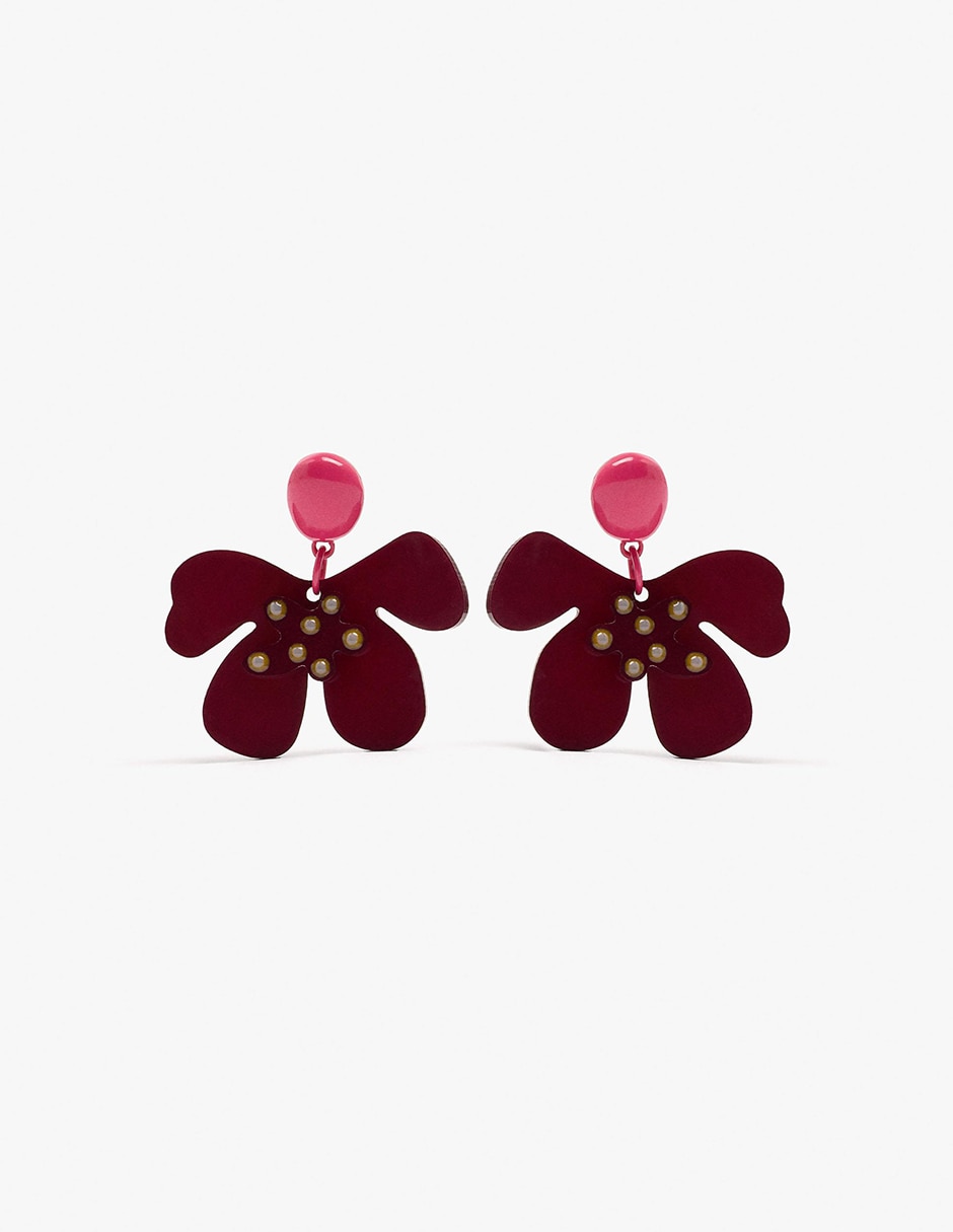 Aretes largos con acabado mate Aretes largos con acabado mate