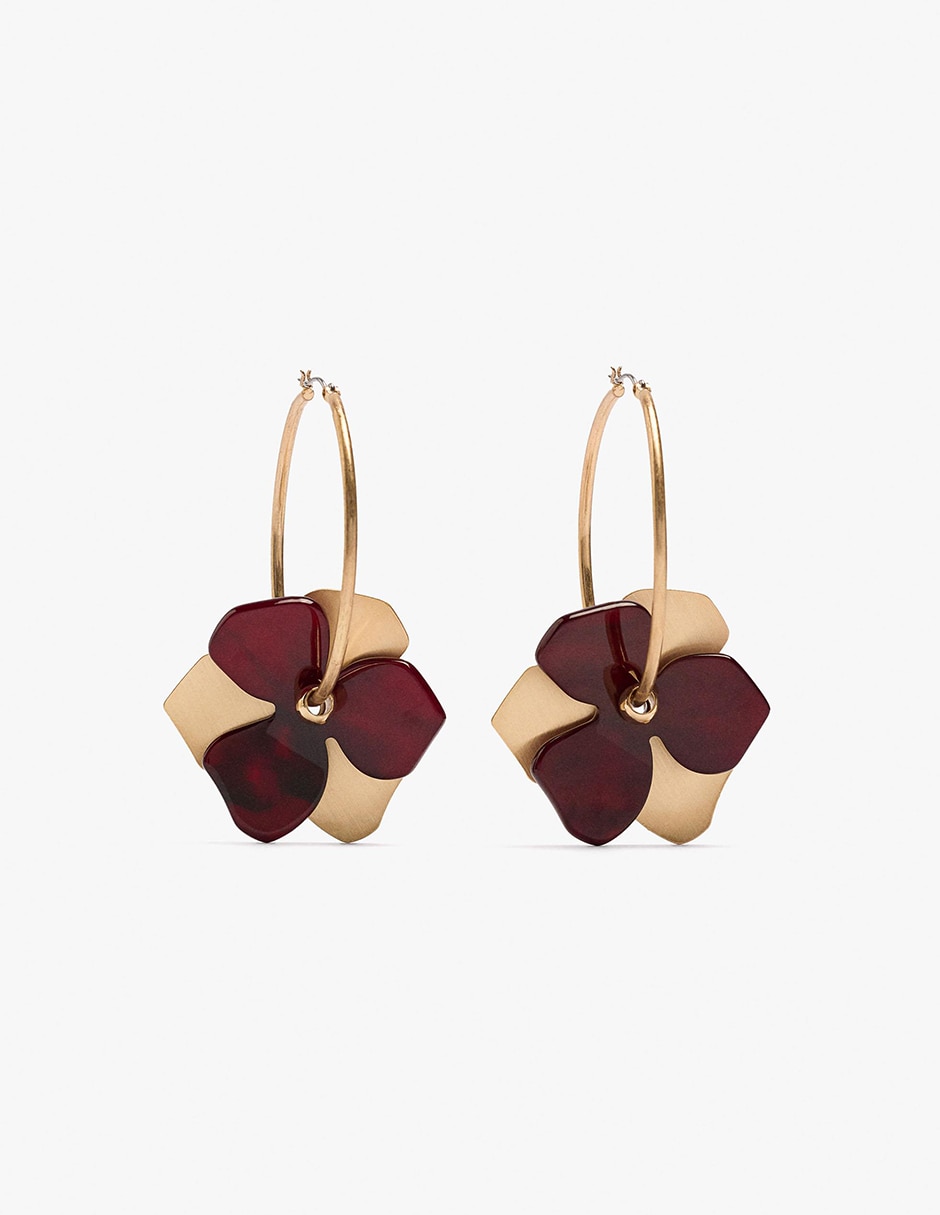 Aretes largos con acabado mate Aretes largos con acabado mate