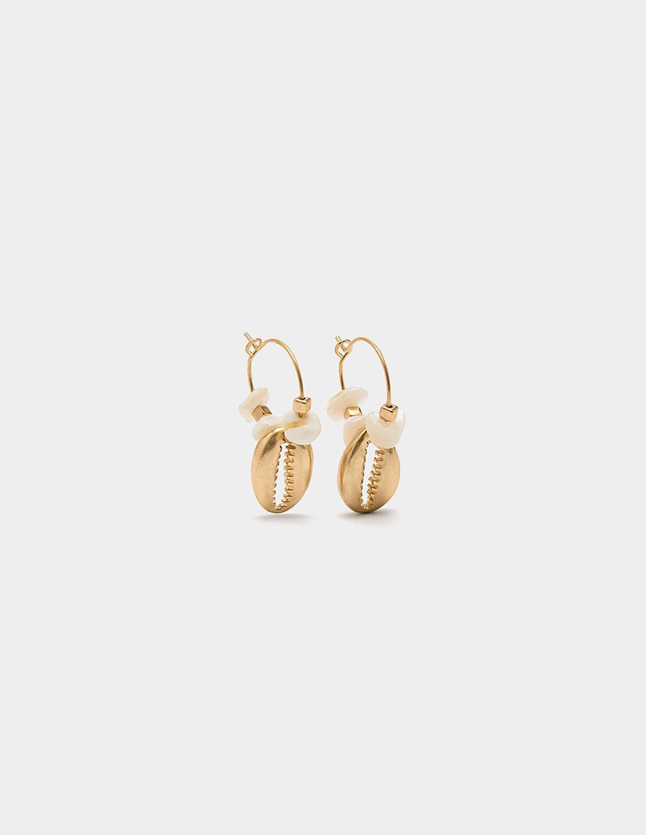 Aretes largos con acabado mate Aretes largos con acabado mate