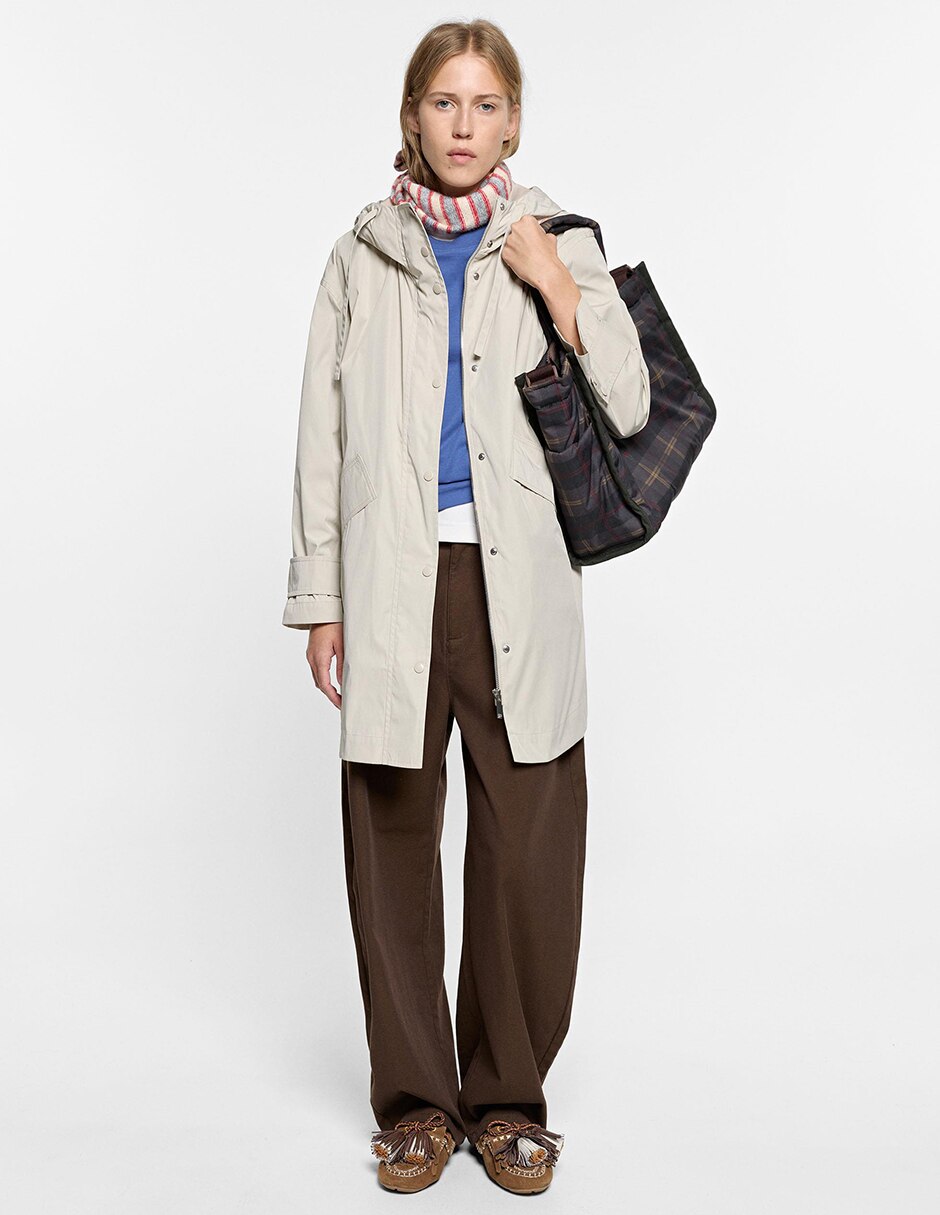 Gabardina impermeable con capucha para mujer 7
