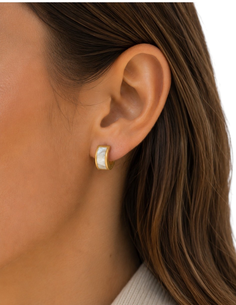 Aretes clip circulares con acabado baño de oro madre perla